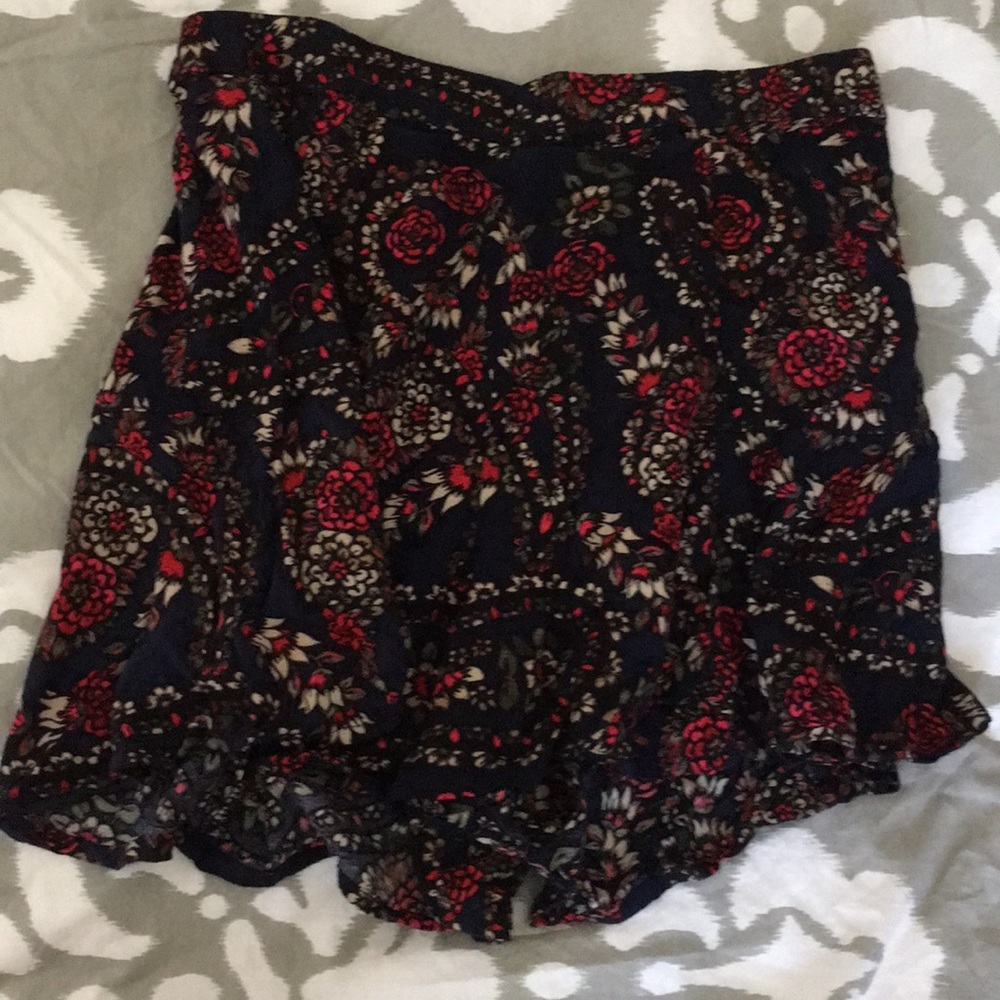 Hollister Floral High Waisted Flowy Soft Shorts